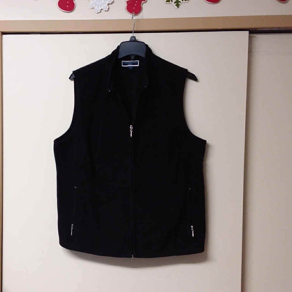 Black zip fleece vest with pockets, like new